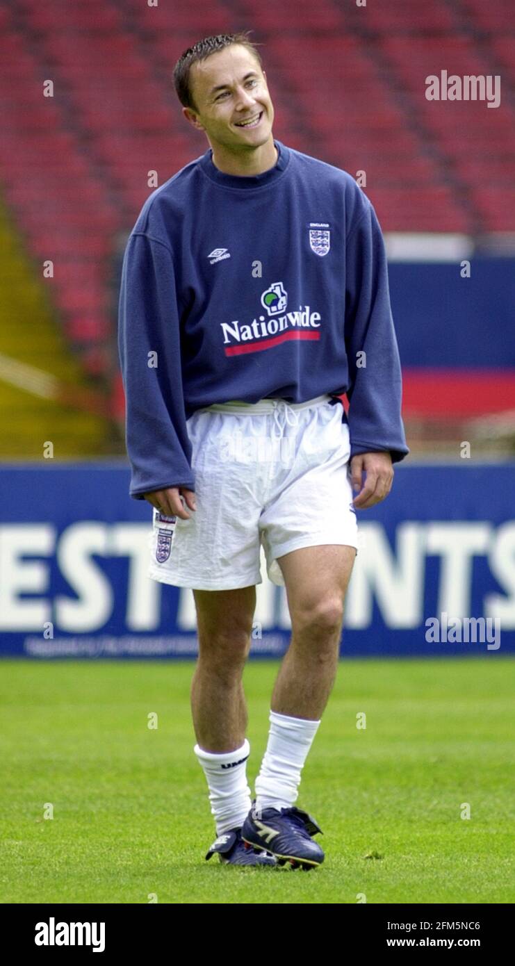 DENNIS SAGGIO INGHILTERRA CALCIATORE MAGGIO 2000 FORMAZIONE A WEMBLEY Foto Stock DENNIS SAGGIO INGHILTERRA CALCIATORE MAGGIO 2000 FORMAZIONE A WEMBLEY Foto Stock