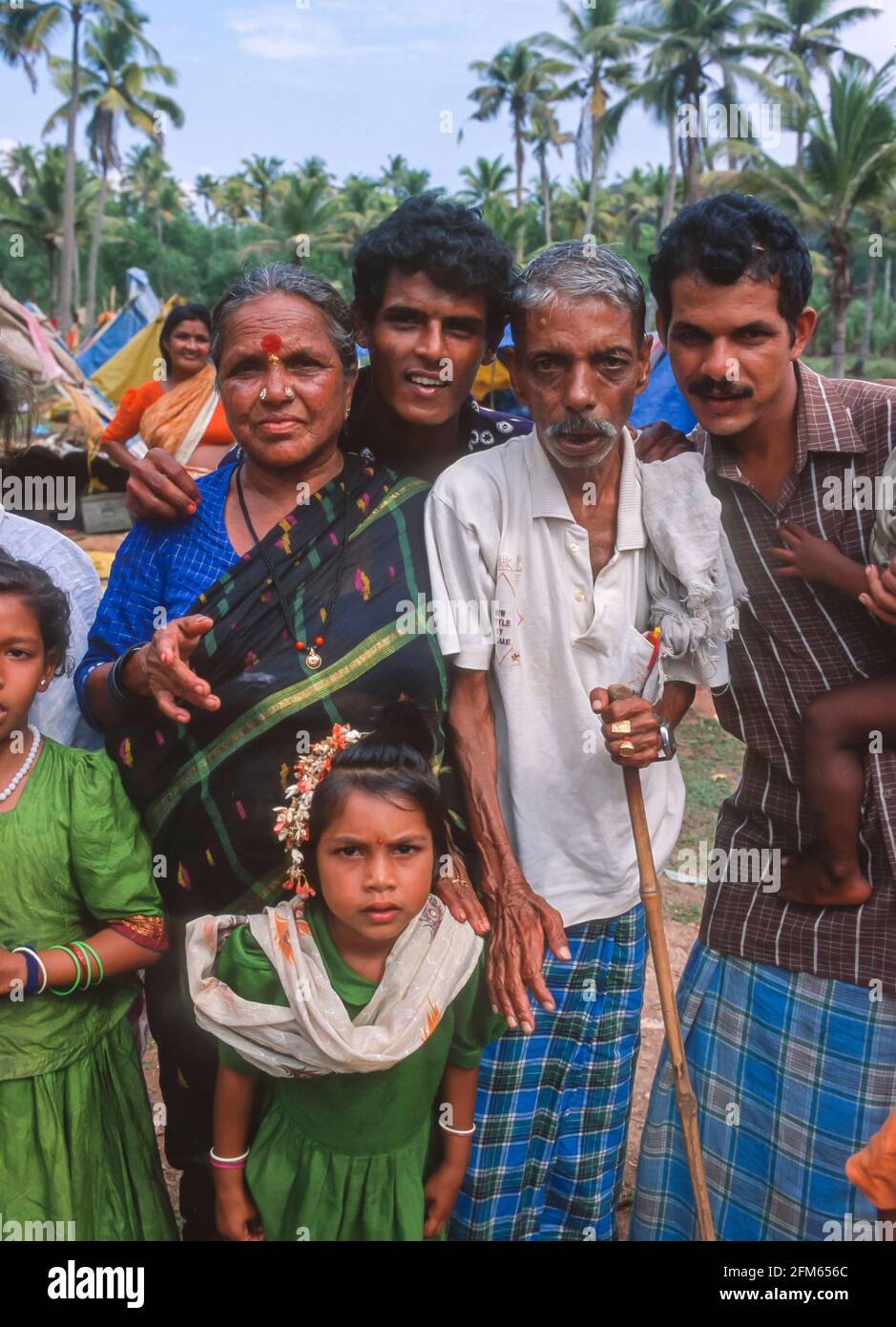 KERALA, INDIA - i lavoratori itineranti migranti provenienti da Andhra Pradesh si accamparono nelle montagne del Ghats Occidentale, distretto di Kottayam. Foto Stock