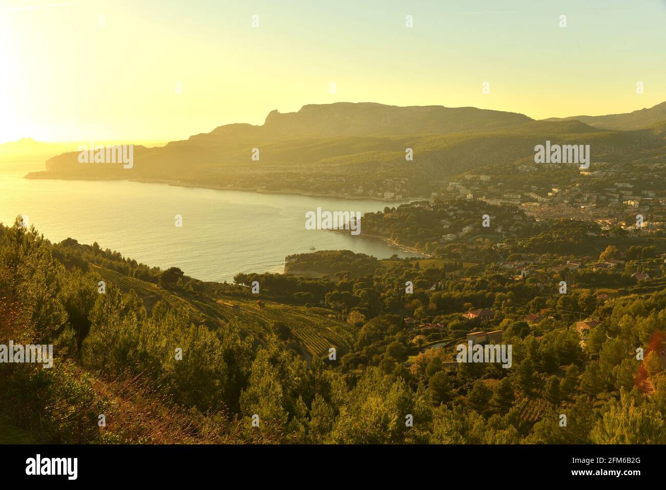 Tramonto sulle insenature di Cassis Foto Stock