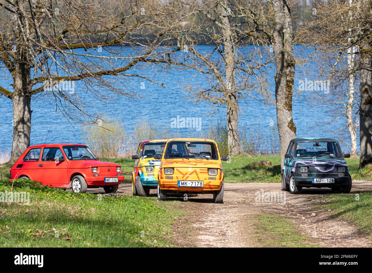 Fiat 126 Classica Su Strada - Fotografie stock e altre immagini di Fiat -  Fiat, 1980-1989, Italia - iStock