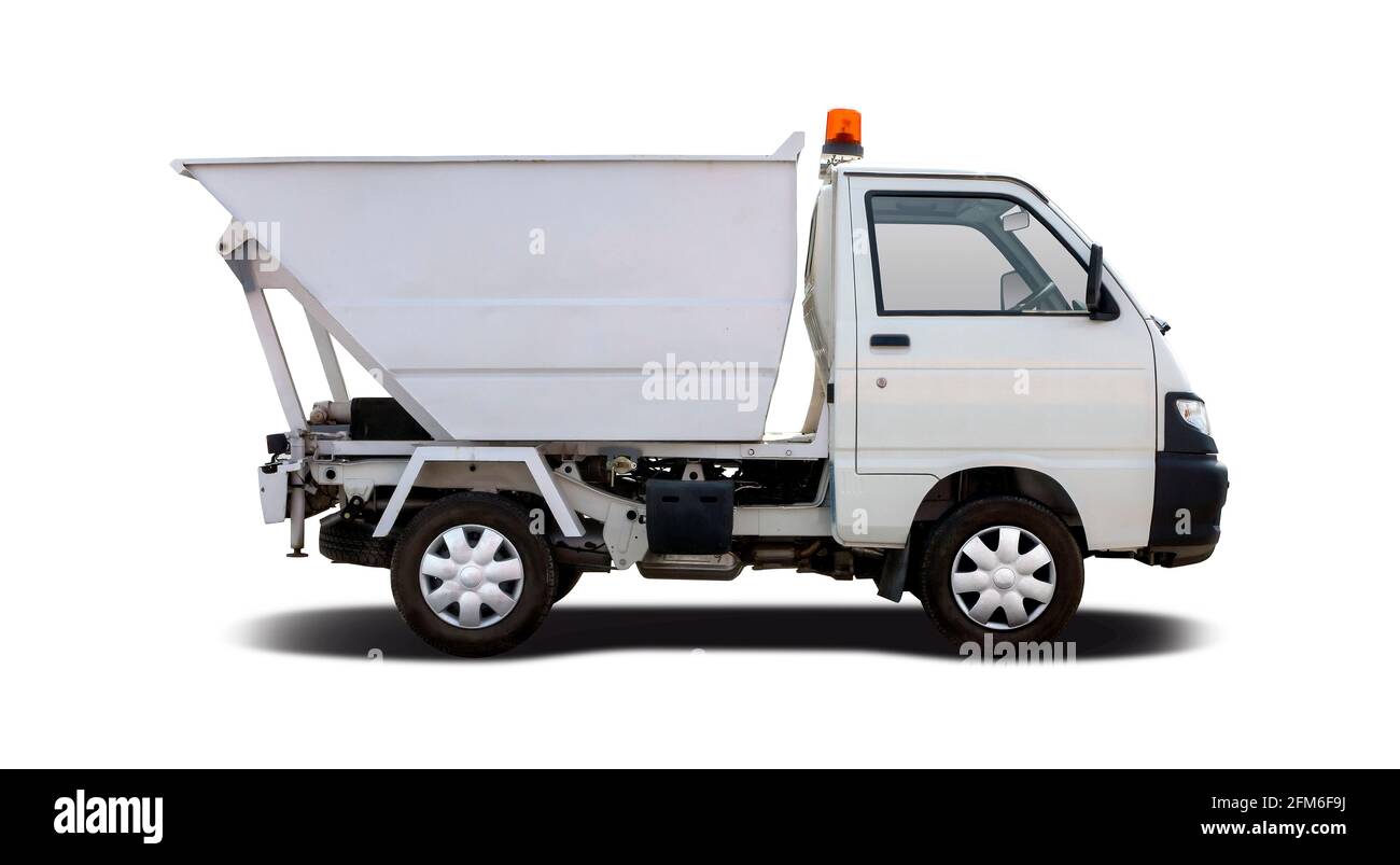 Vista laterale di un piccolo semi-camion isolata su sfondo bianco Foto Stock