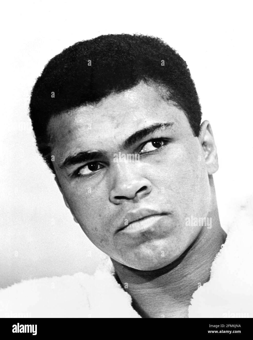 Muhammad Ali. Ritratto del pugile pesi massimi Muhammad Ali ( b. Cassius Marcellus Clay Jr., 1942-2016) nel 1967. Foto di ira Rosenberg Foto Stock