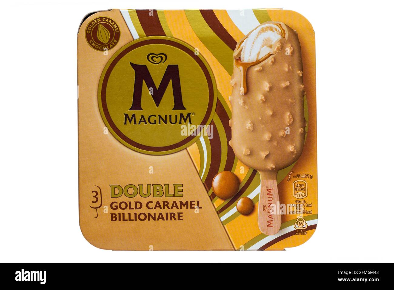 Scatola di Magnum Double Gold Caramel CREAM Bilionaire gelato Isolato su sfondo bianco - Regno Unito Foto Stock