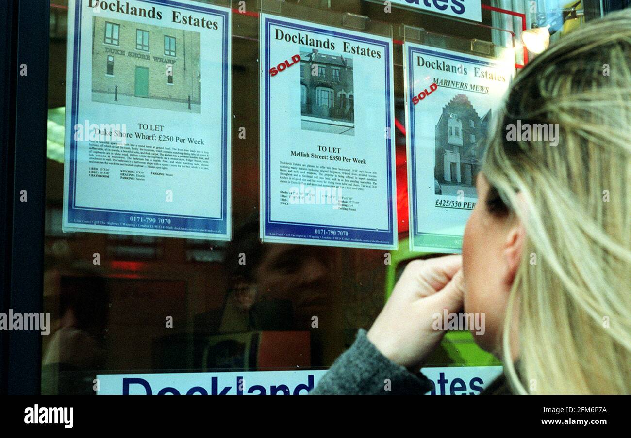 Docklands Estates, Agente Immobiliare - Aprile 2001 immobili, a Let, pubblicizzati nella finestra. Foto Stock