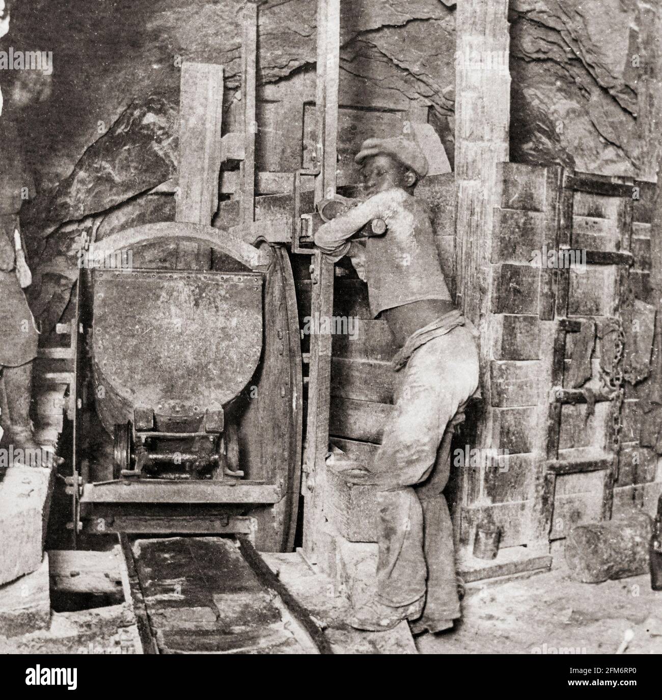 Estrazione dell'oro, spostamento di un camion, Sudafrica, circa 1910 Foto Stock