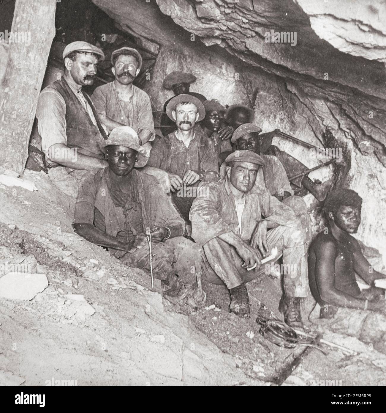 Estrazione dell'oro, arresto del martello, Sudafrica circa 1910 Foto Stock