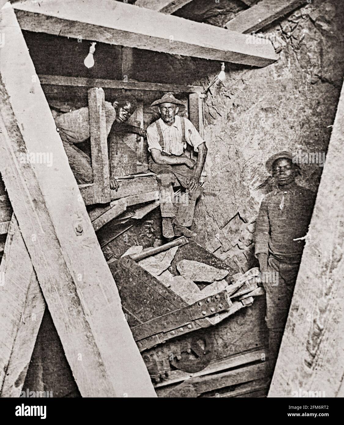 Caricamento di un salto con minerale, miniera d'oro BIC, Sud Africa, circa 1910. BIC: Complesso Igneoso Bushveld, trovato in Limpopo. Foto Stock
