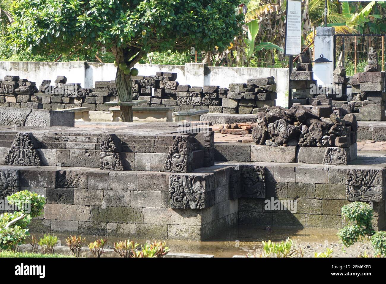 Simping pietra tempio rovine. Il Tempio di Simping è la tomba di Raden Wijaya, il re di Majapahit Foto Stock