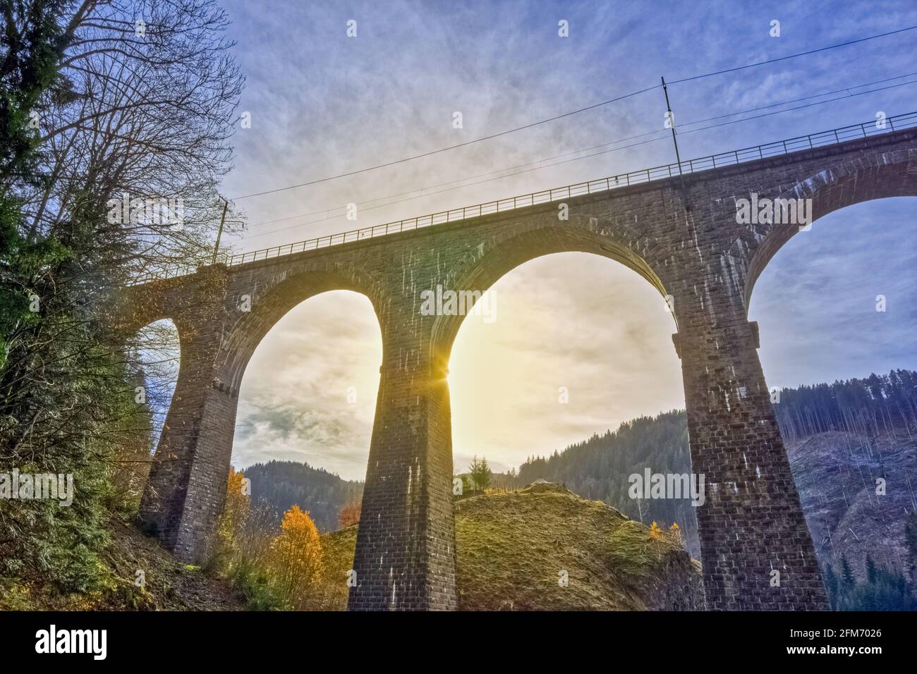 Ponte Ravenna, completato nel 1885, un viadotto ferroviario alto 58 metri e lungo 225 metri nella Foresta Nera, Germania sud-occidentale Foto Stock