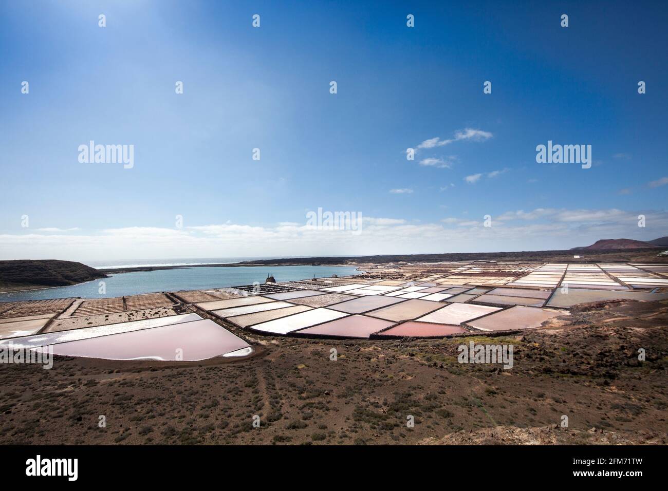 Le saline, Salinas de Janubio, Lanzarote, Isole Canarie, Spagna Foto Stock