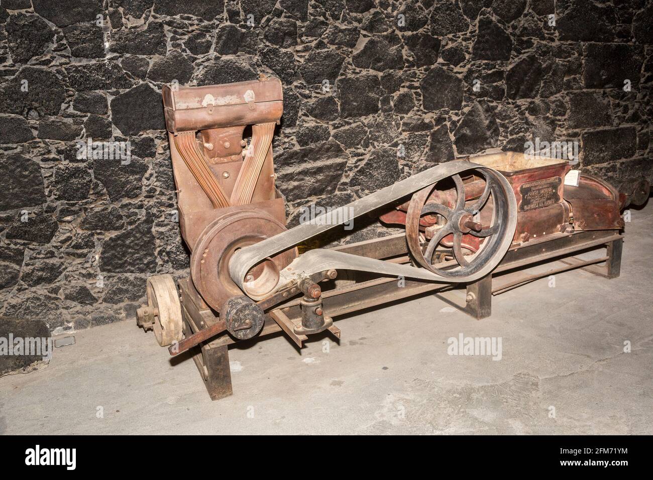 Macchina per la vinificazione, Museo del vino Bodegas el Grifo, la Geria, Lanzarote, Isole Canarie, Spagna Foto Stock