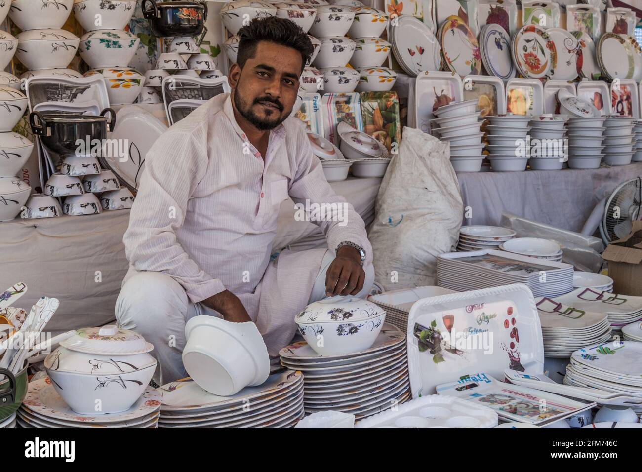BHOPAL, INDIA - 5 FEBBRAIO 2017: Venditore al mercato musulmano in Bhopal, Madhya Pradesh stato, India Foto Stock