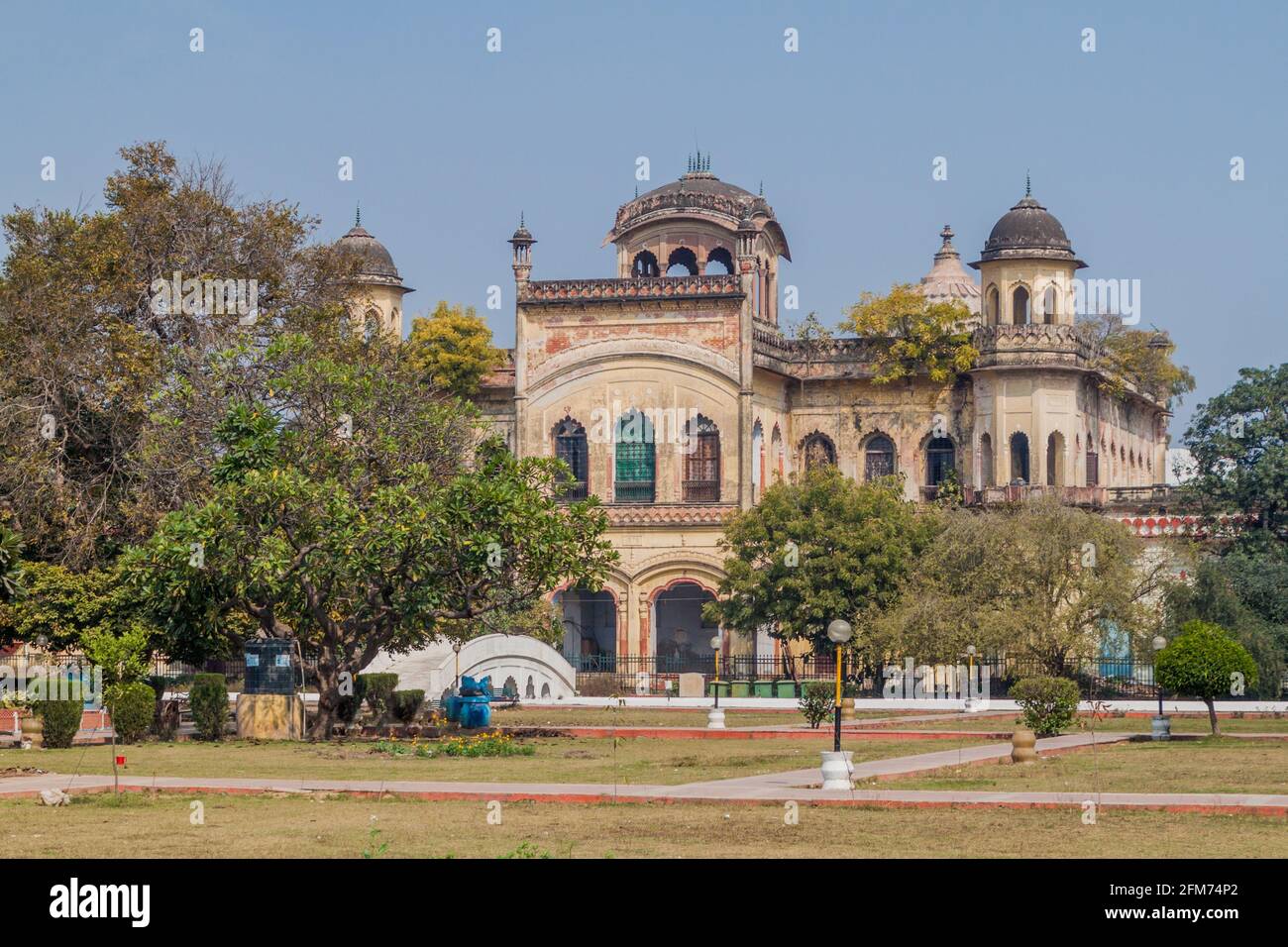 L'edificio pari Khana ospita il Museo d'Arte Folcloristica di Stato a Lucknow, stato di Utttar Pradesh, India Foto Stock