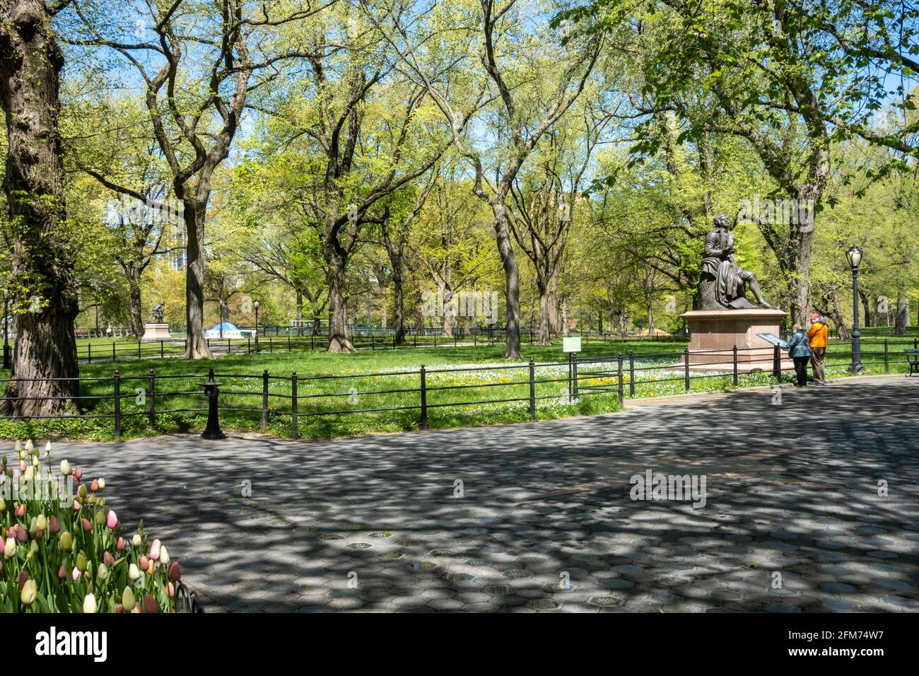 Robert Burns Sculpture si trova all'estremità sud della passeggiata letteraria in Central Park, New York City, Stati Uniti Foto Stock
