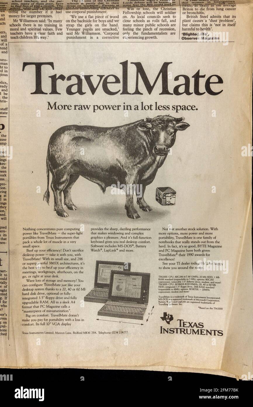 Annuncio per il computer portatile TravelMate di Texas Instruments all'interno del giornale Observer il 3 marzo 1991 durante la guerra in Iraq. Foto Stock