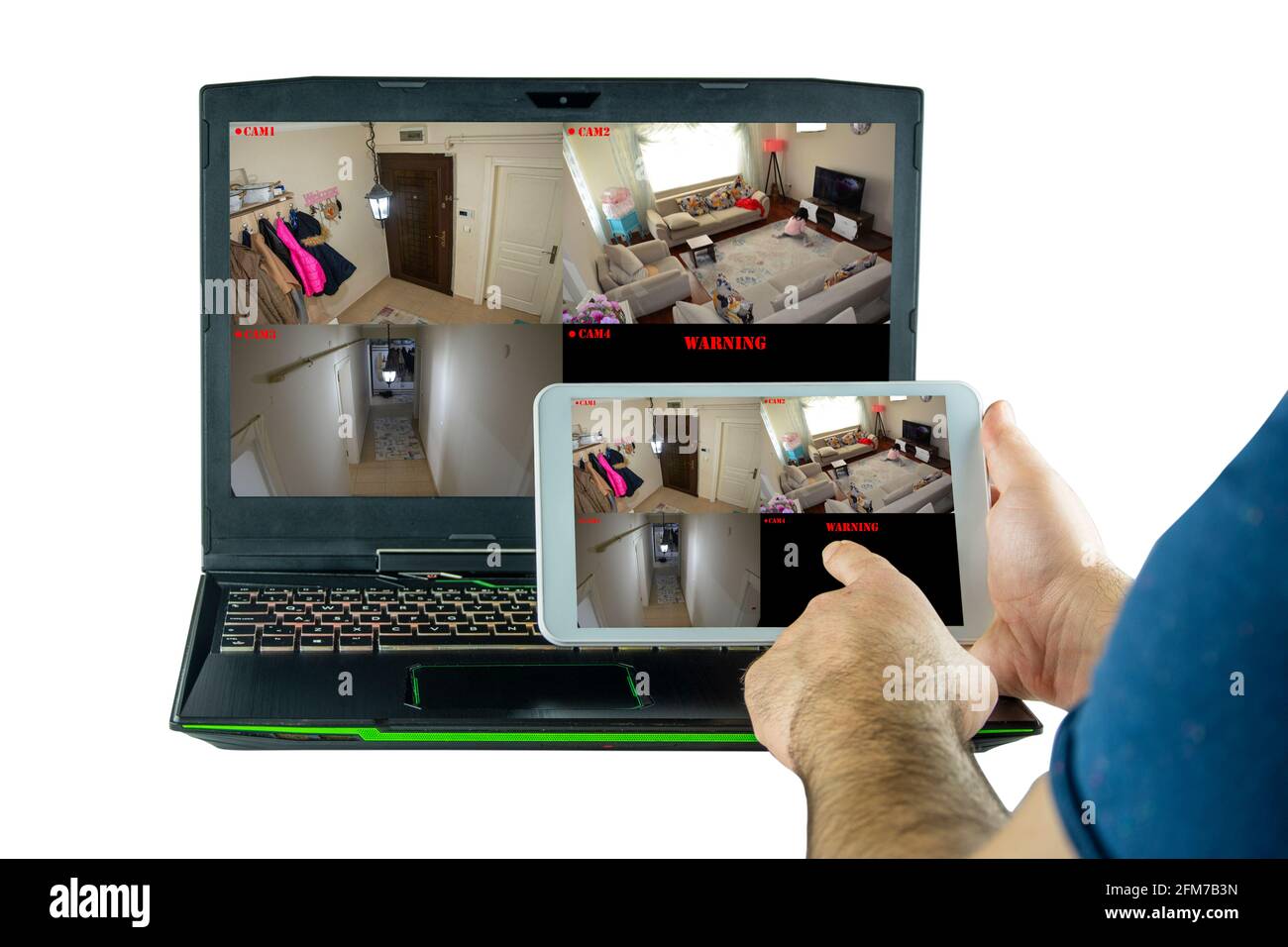 Visualizzazione della videocamera per la sicurezza domestica da un computer e un tablet allo stesso tempo Foto Stock