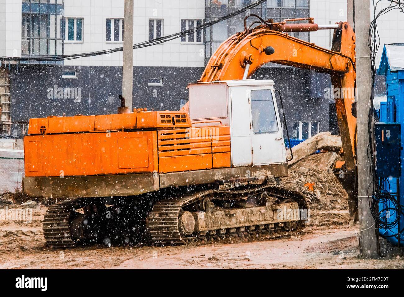 Attrezzature per la lavorazione di macchinari industriali per escavatori cingolati nel cantiere Foto Stock