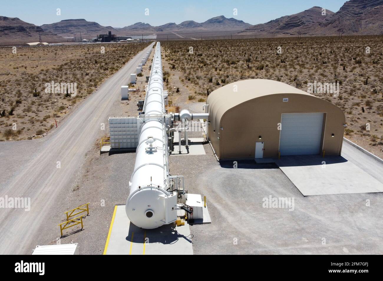 Un test hyperloop tubo è visto presso la Virgin Hyperloop struttura vicino a Las Vegas, Nevada, 5 maggio 2021. Foto scattata il 5 maggio 2021. REUTERS/Mike Blake Foto Stock