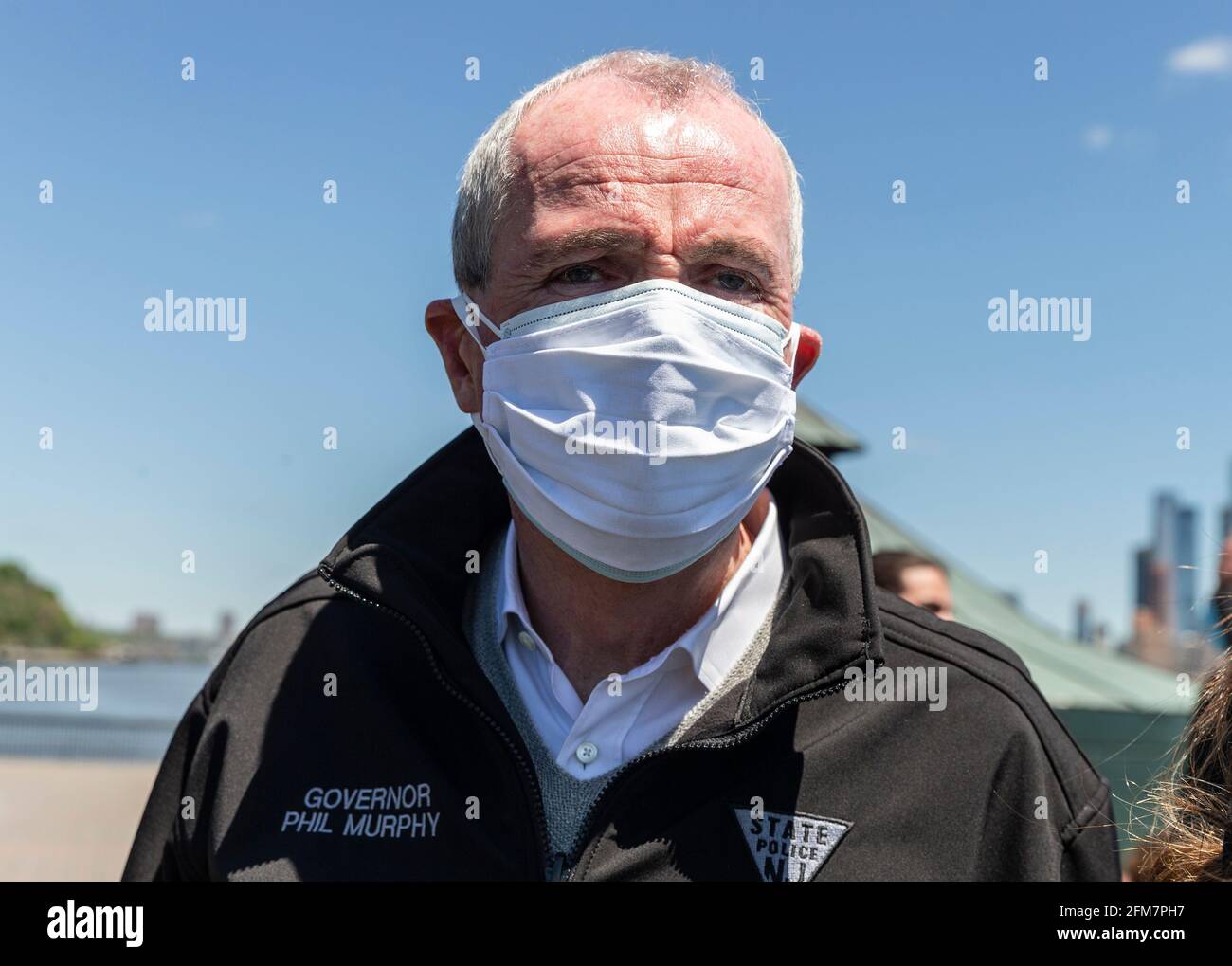 Hoboken, Stati Uniti. 06 maggio 2021. Il governatore Phil Murphy partecipa all'innovativo progetto Rebuild by Design Resiliency a Pier A Park a Hoboken, New Jersey, il 6 maggio 2021. Il governatore Phil Murphy e il Segretario degli Stati Uniti per l'edilizia abitativa e lo sviluppo urbano marcia Fudge hanno partecipato all'evento. Il progetto è stato reso possibile da oltre 230 milioni di dollari di fondi per il recupero di Sandy dall'HUD statunitense. (Foto di Lev Radin/Sipa USA) Credit: Sipa USA/Alamy Live News Foto Stock