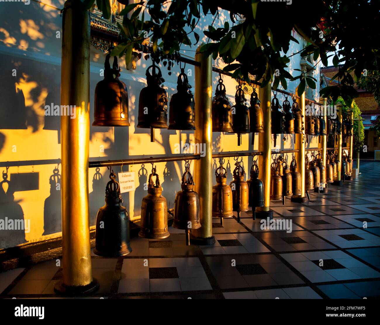 Campane a Wat Phra That Doi Suthep a Chiang mai, Thailandia Foto Stock