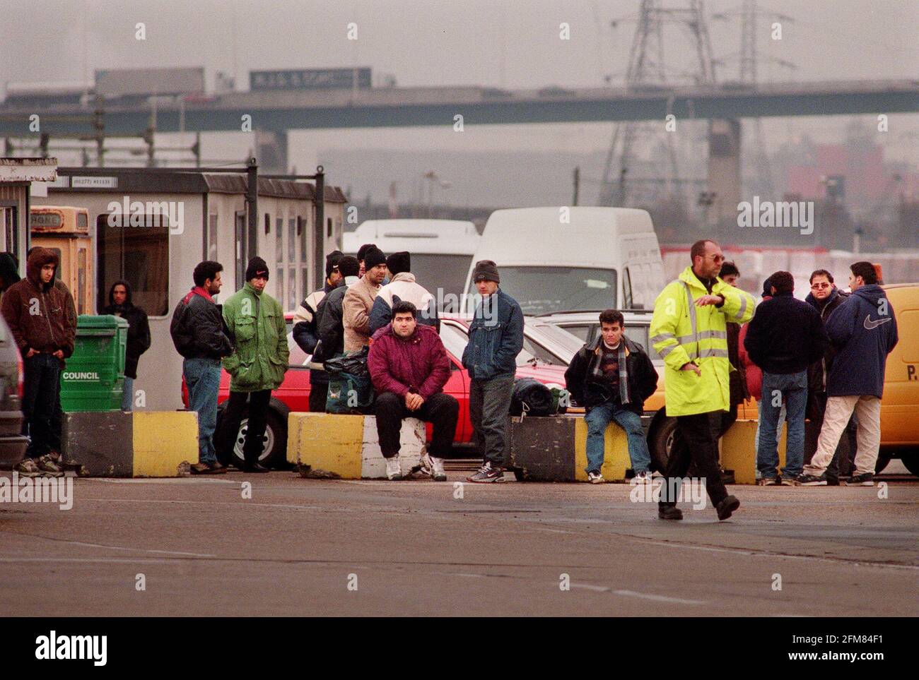 Immigrati clandestini in Gran Bretagna Dicembre 2000 immigrati clandestini al Gates Di Cobelfret in Purfleet Essex Foto Stock