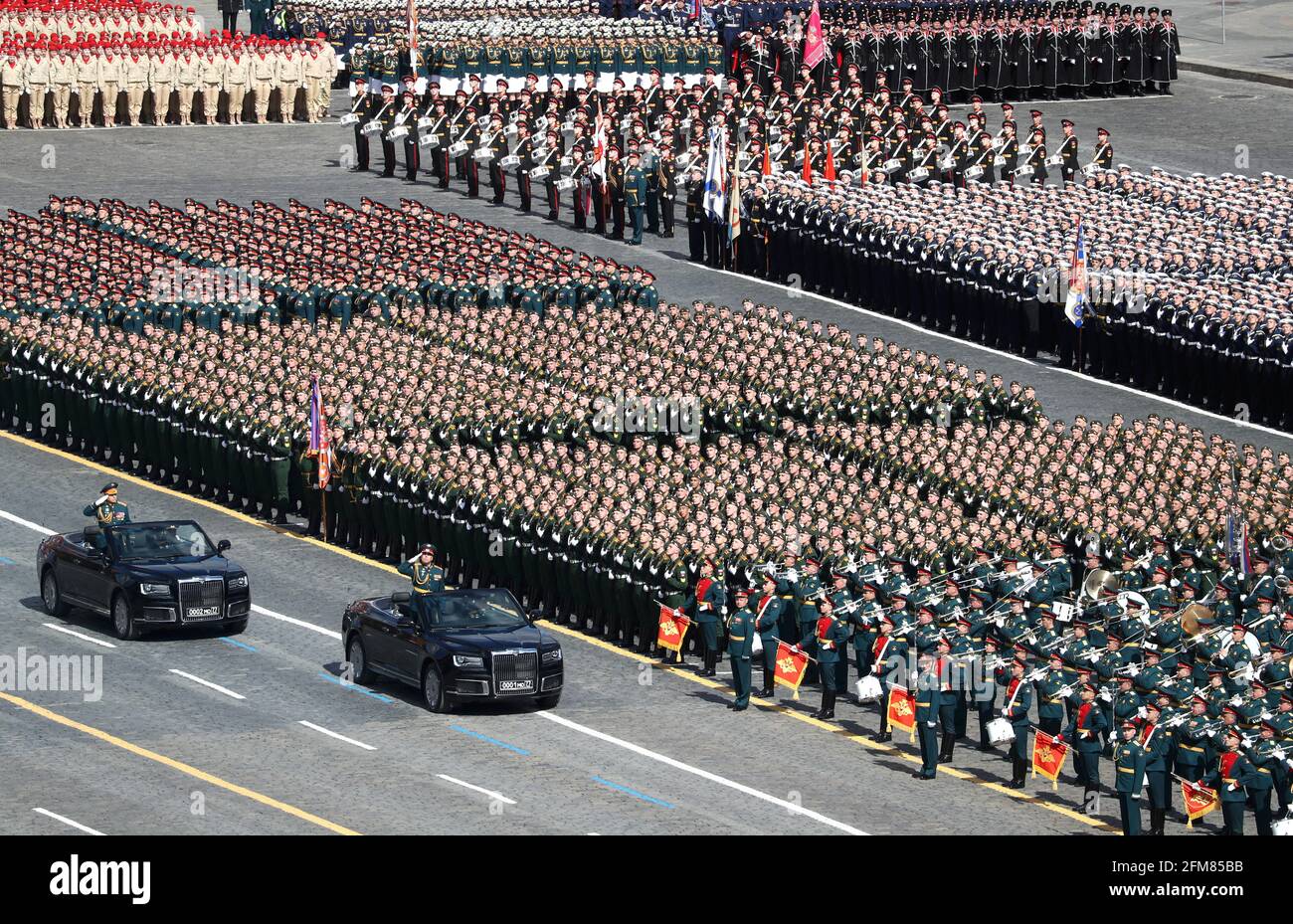 Mosca, Russia. 9 maggio 2021. I militari prendono parte a una prova di  abbigliamento di una parata militare del giorno della Vittoria che celebra  il 76° anniversario della vittoria sulla Germania nazista