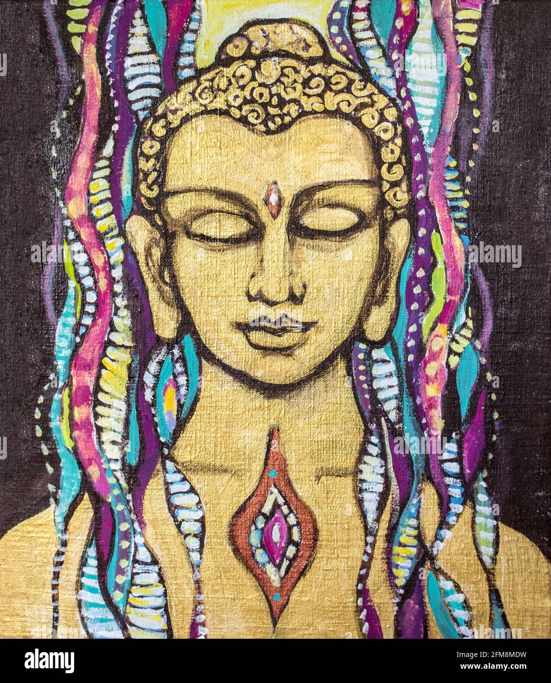 buddha d'oro con elementi colorati su sfondo scuro. Pittura sacra in streaming. Acrilico su tela. Foto Stock