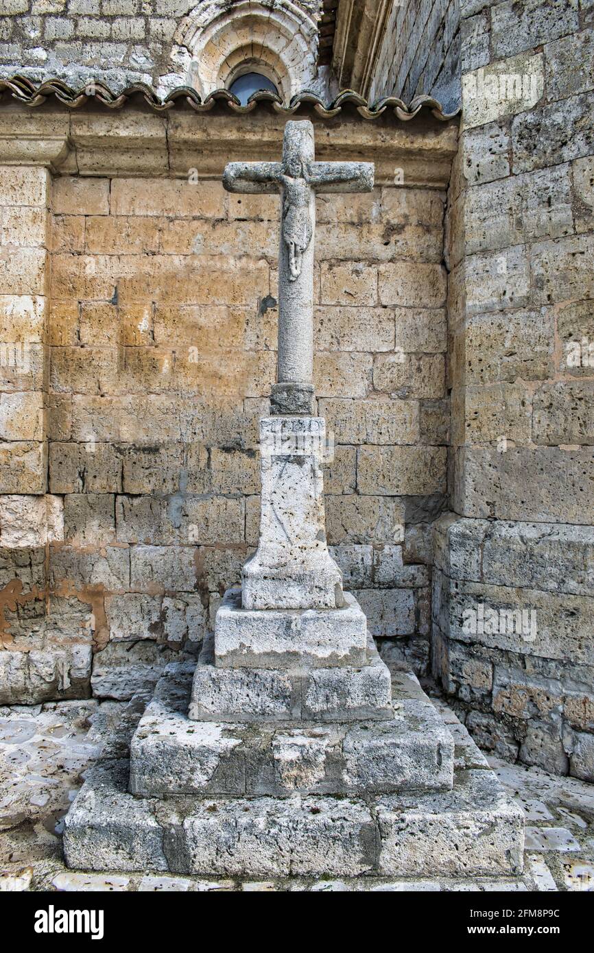 Croce di pietra con Gesù Cristo crocifisso nella Chiesa di San Giacomo il  maggiore Foto stock - Alamy