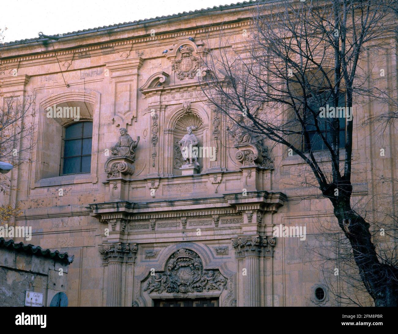 ESTERNO-PORTADA DE LA CAPILLA DEL CONVENTO-. LOCALITÀ: CONVENTO DE LOS PADRES CAPUCHINOS. SALAMANCA. SPAGNA. Foto Stock