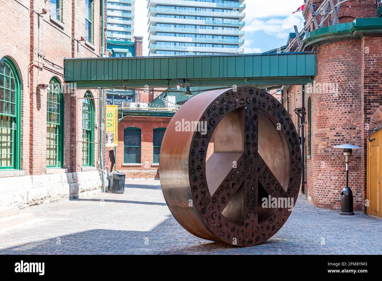 Il Distillery District è uno dei più famosi punti di riferimento turistici della città vecchia di Toronto, Canada. Oggi il luogo famoso è vuoto d Foto Stock