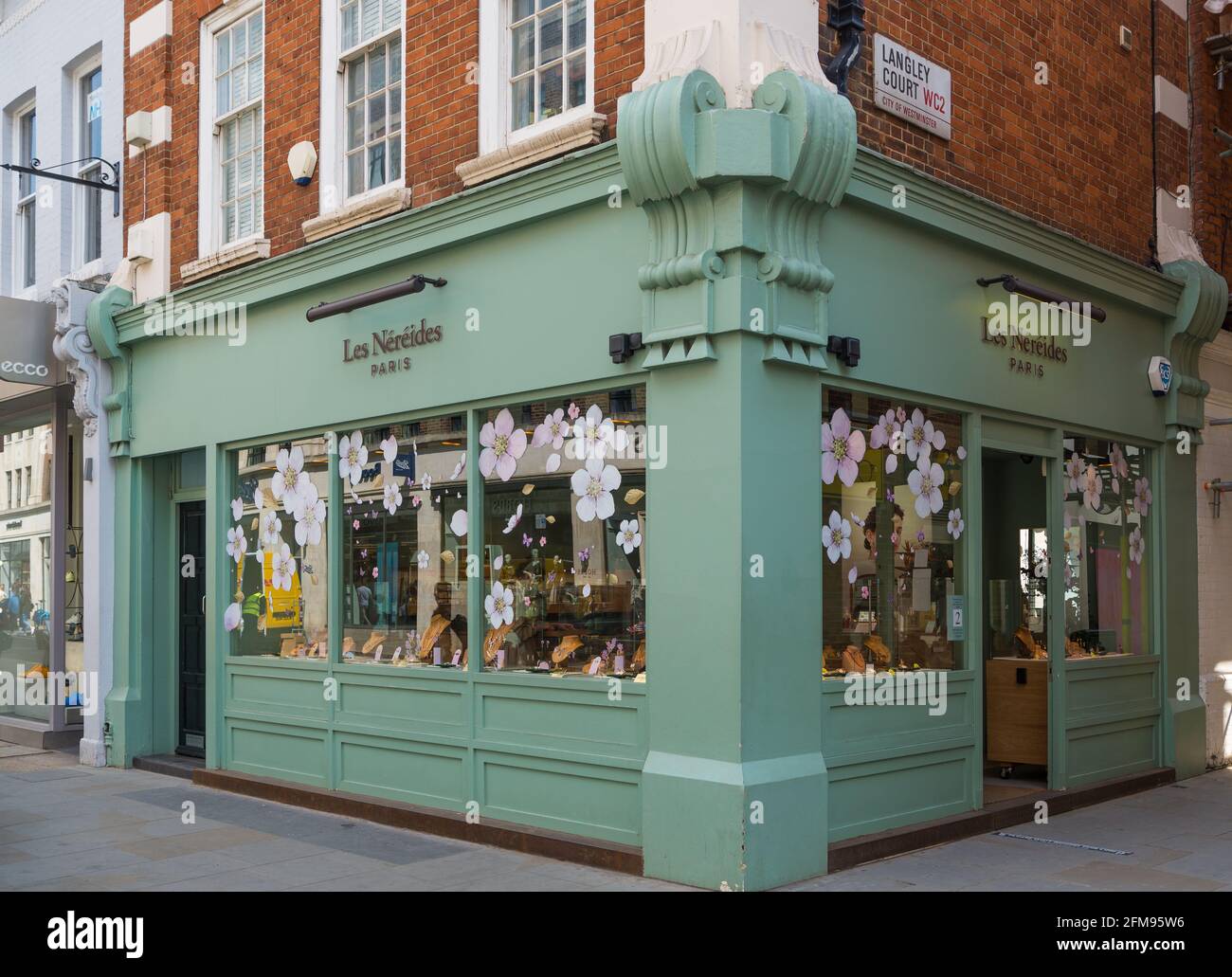 Esterno di Les Néréides, un negozio a Covent Garden che offre vendita al  dettaglio di gioielli in costume di alta qualità. Londra, Inghilterra,  Regno Unito Foto stock - Alamy