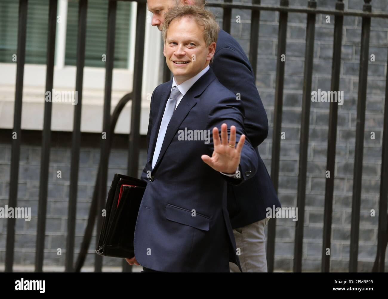 Londra, Inghilterra, Regno Unito. 7 maggio 2021. Il Segretario di Stato britannico per la SOVVENZIONE ai trasporti SHAPPS arriva a Downing Street prima della conferenza stampa si prevede che annuncerà la categorizzazione dei rischi del sistema di semafori covid-19 dei paesi. Il Regno Unito si prepara a revocare il divieto o viaggi stranieri il 17 maggio, ma alcune destinazioni popolari di vacanza sono attesi essere in ambra e la lista rossa nel nuovo sistema, in modo che le persone che viaggiano lì si leveranno per andare in quarantena per 5 a 10 giorni. Credit: Tayfun Salci/ZUMA Wire/Alamy Live News Foto Stock