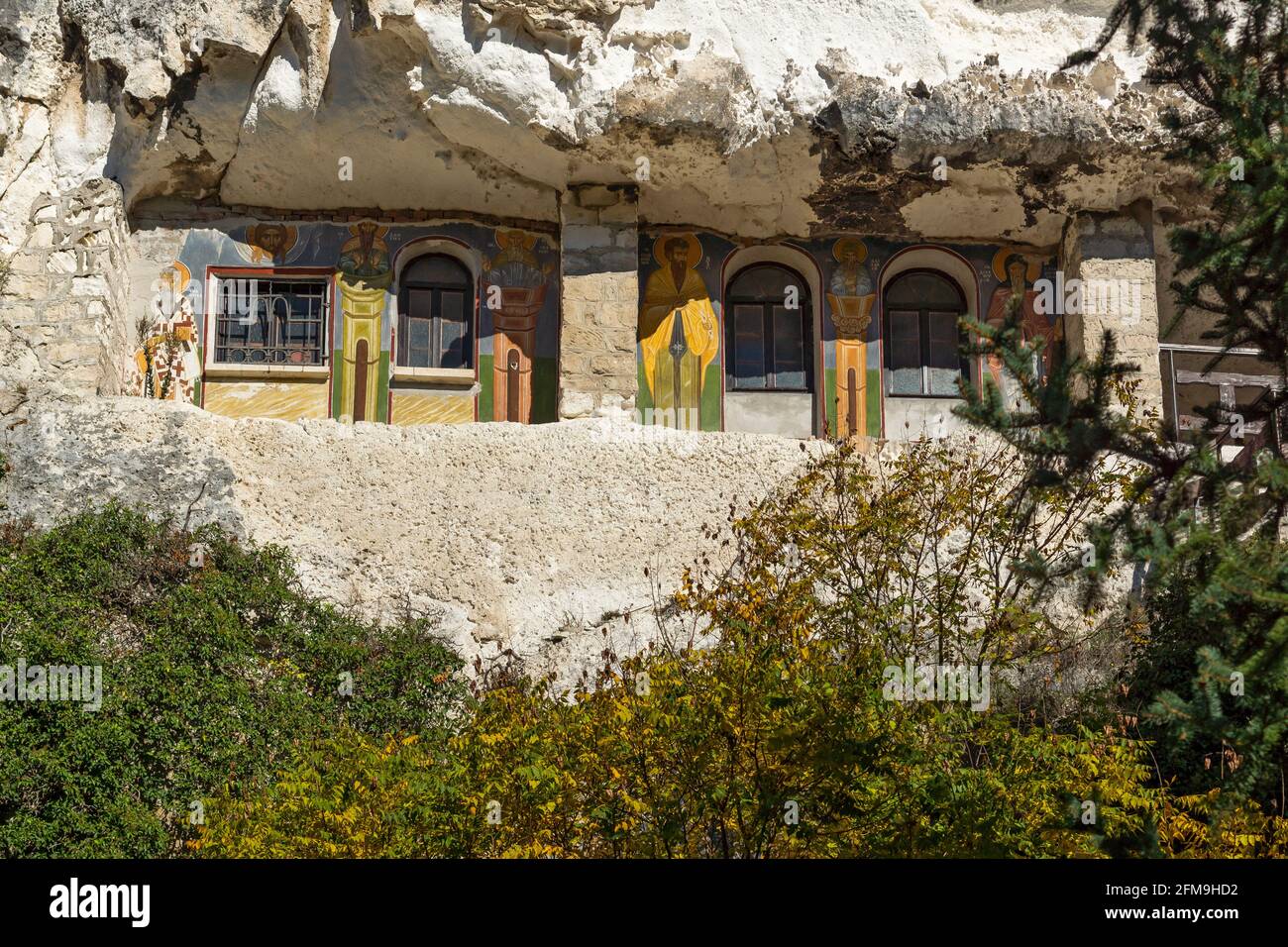 Monastero medievale di roccia di Basarbovo dedicato a San Dimitar Basarbowski, Ruse Regione, Bulgaria Foto Stock