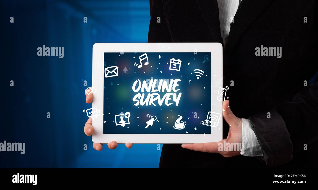 Persona che tiene tablet, concetto di social network Foto Stock
