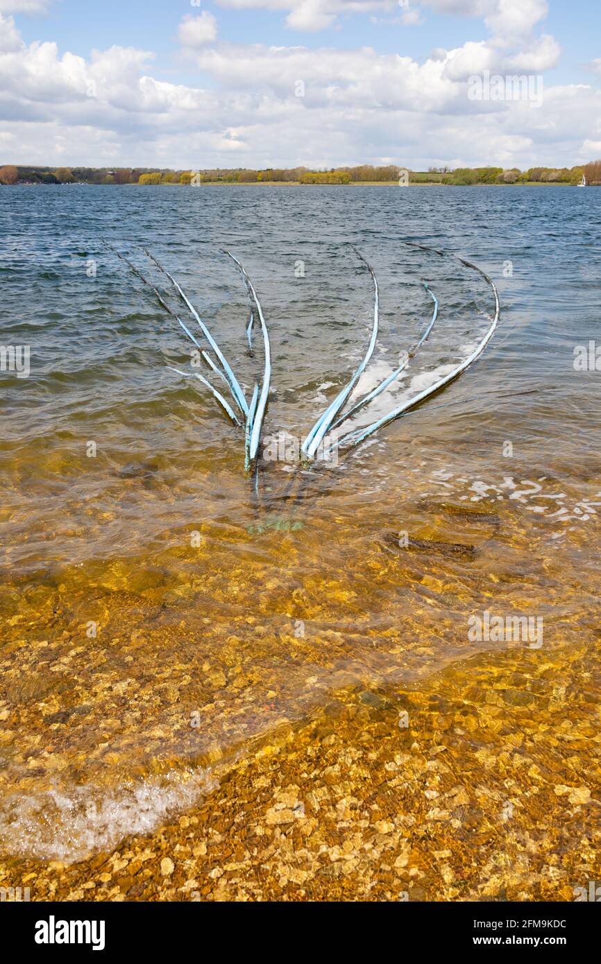 Boom anti erosione in Rutland Water, Oakham, Rutland, Inghilterra. Bacino idrico angliano, costruito nel 1970. Foto Stock