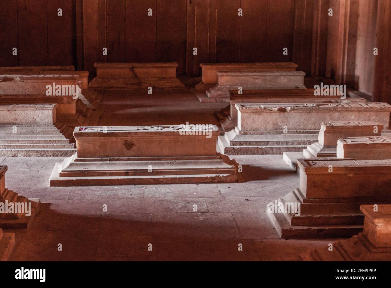 Tombe nella tomba Islam Khan nella città antica Fatehpur Sikri, Uttar Pradesh stato, India Foto Stock