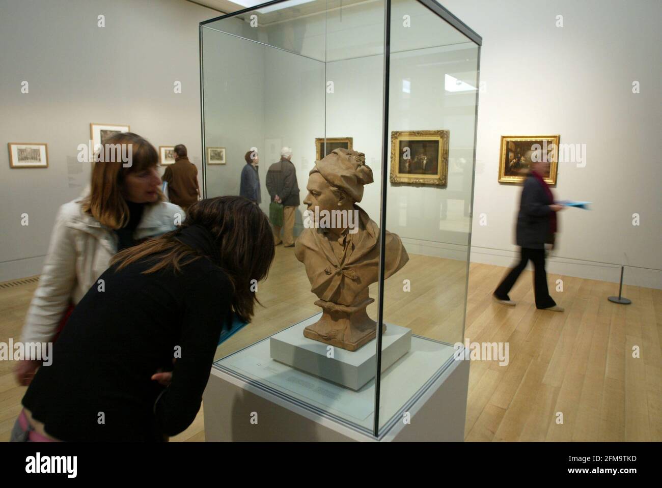 Mostra Hogarth a Tate Britain dal 7 febbraio al 29 aprile. Busto di Hogarth di Louis-Francois Roubillac....1741 pic David Sandison Foto Stock
