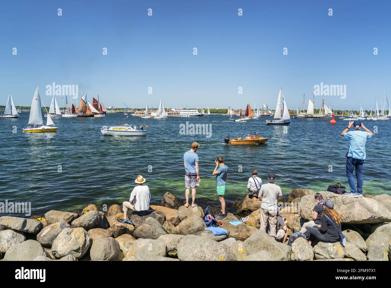 Barche a vela alla Grande Parata del Windjammer a Kiel Week, Kiel, Schleswig-Holstein, Germania Foto Stock