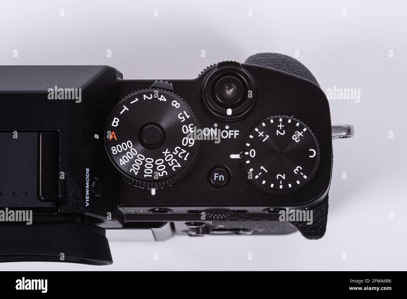 Gothenburg, Svezia - Giugno 2019: Dettaglio della fotocamera digitale Mirrorless Fujifilm X-T3. Foto Stock
