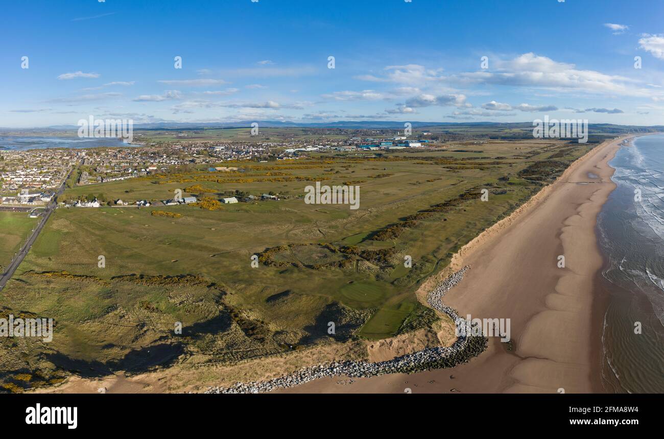 Vista aerea dell'erosione costiera che colpisce il campo da golf 1562, Montrose, Angus, Scozia. Foto Stock