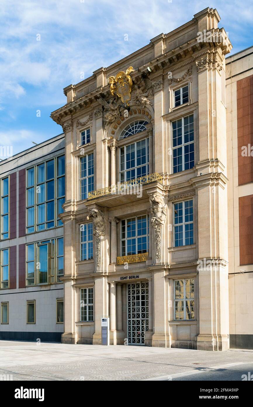 Berlino, Mitte, Schloßplatz e l'ex edificio del Consiglio di Stato della RDT, LiebknechtPortal (ex portale V del Palazzo di Berlino) Foto Stock