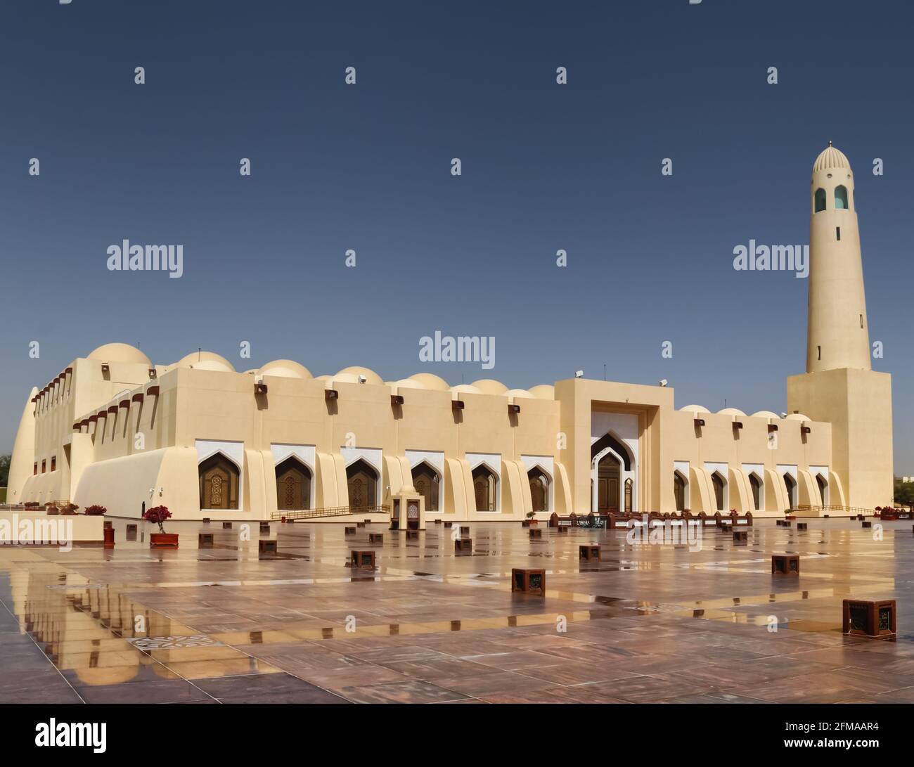 Vista della Moschea di Imam Abdul Waheb, conosciuta anche come Grande Moschea a Doha, Qatar Foto Stock