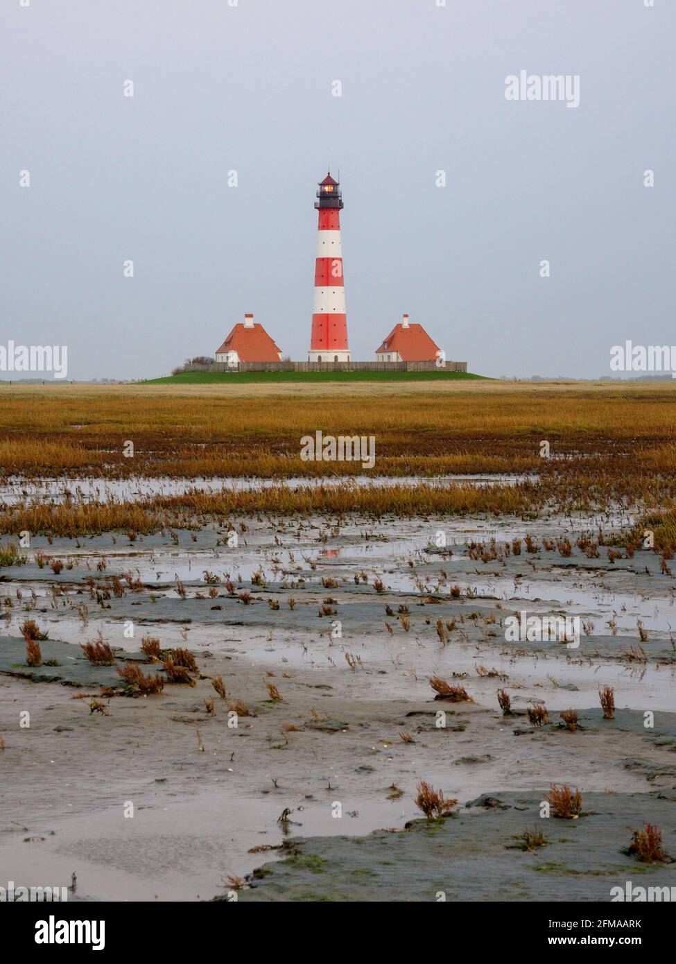 Saline, faro di Westerheversand, Parco Nazionale del Mare di Wadden, Patrimonio dell'Umanità dell'UNESCO, Schleswig-Holstein, Germania Foto Stock