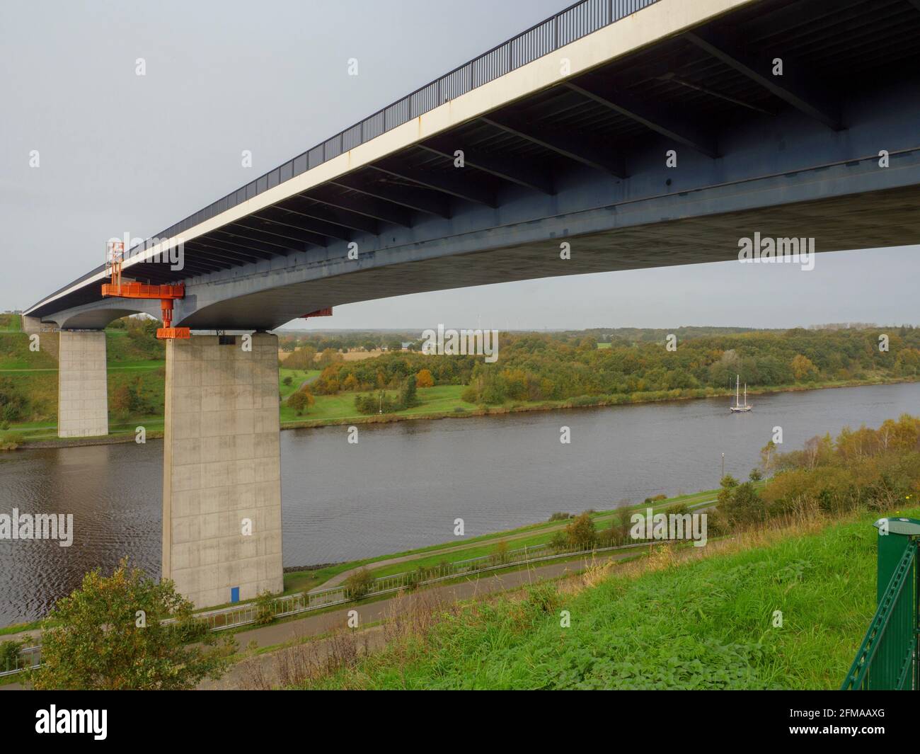 Ponte autostradale sul canale del Mare del Nord-Est, Schleswig-Holstein, Germania Foto Stock