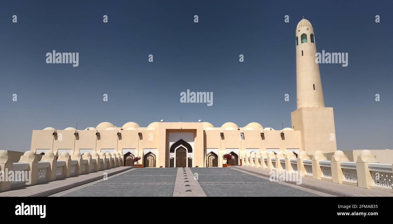 Vista della Moschea di Imam Abdul Waheb, conosciuta anche come Grande Moschea a Doha, Qatar Foto Stock