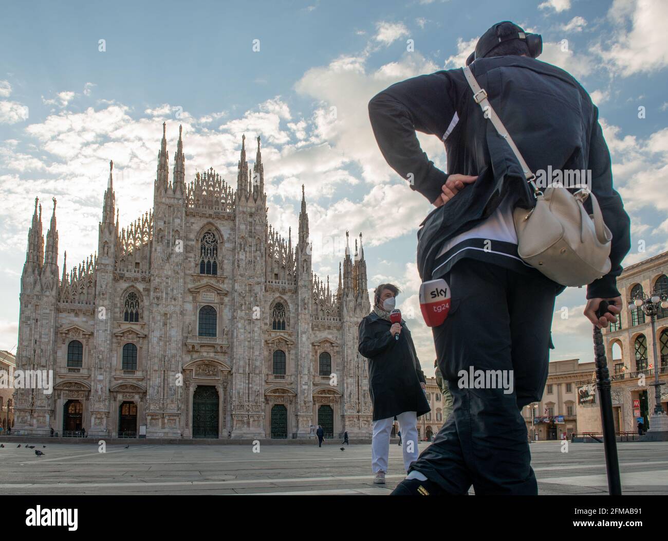 Milano italia 3 maggio 2021: TV report per raccontare gli effetti dell'assemblea non rispettando le restrizioni della covid-19 del campionato vittoria o Foto Stock