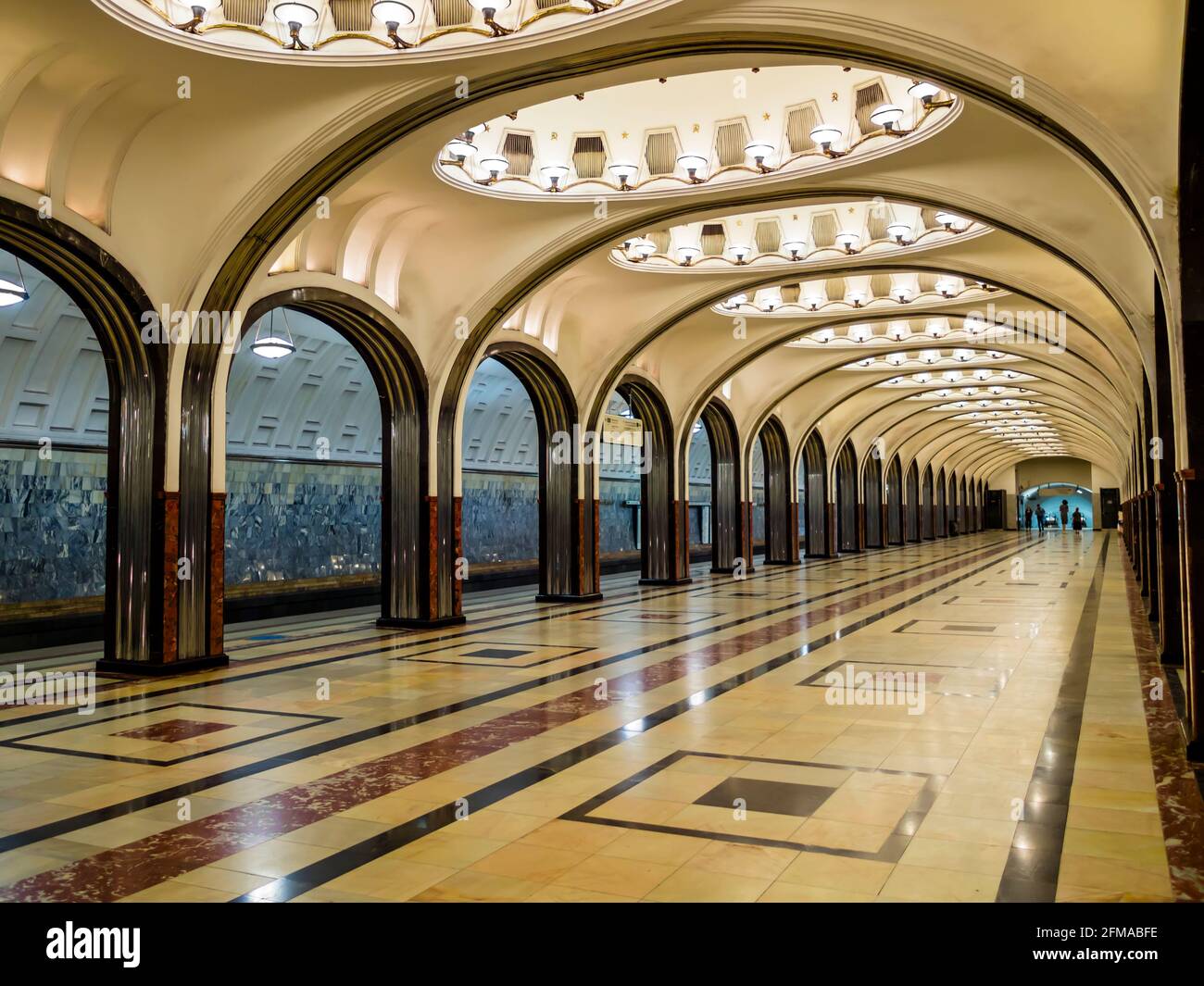 Vista prospettica della stazione della metropolitana Mayakovskaya a Mosca, Russia Foto Stock