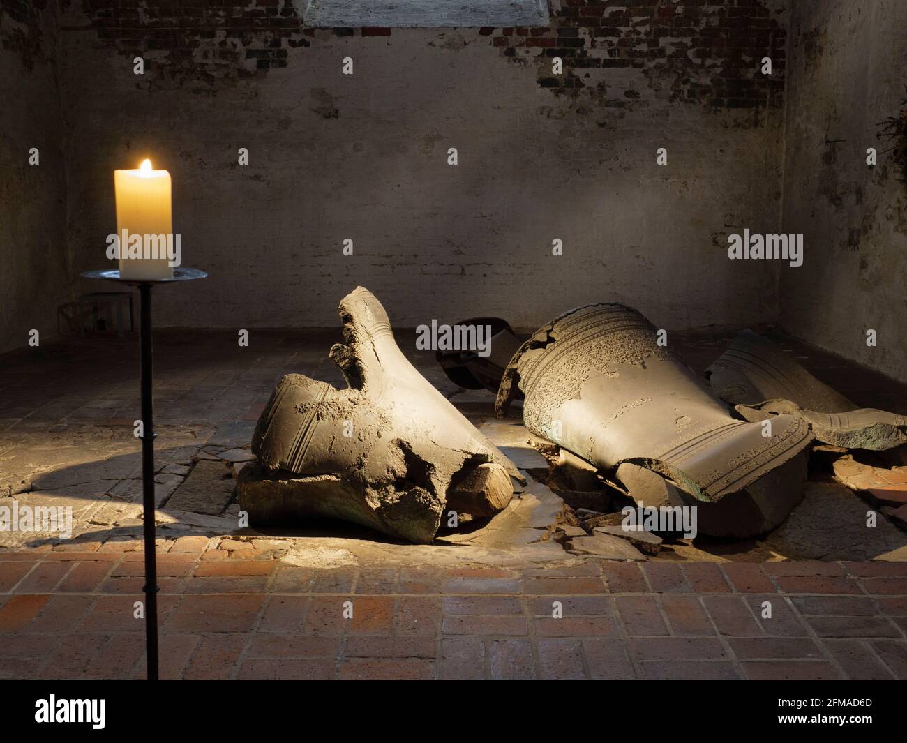 Marienkirche, campane distrutte nella guerra, città vecchia, Lübeck, Schleswig-Holstein, Germania Foto Stock