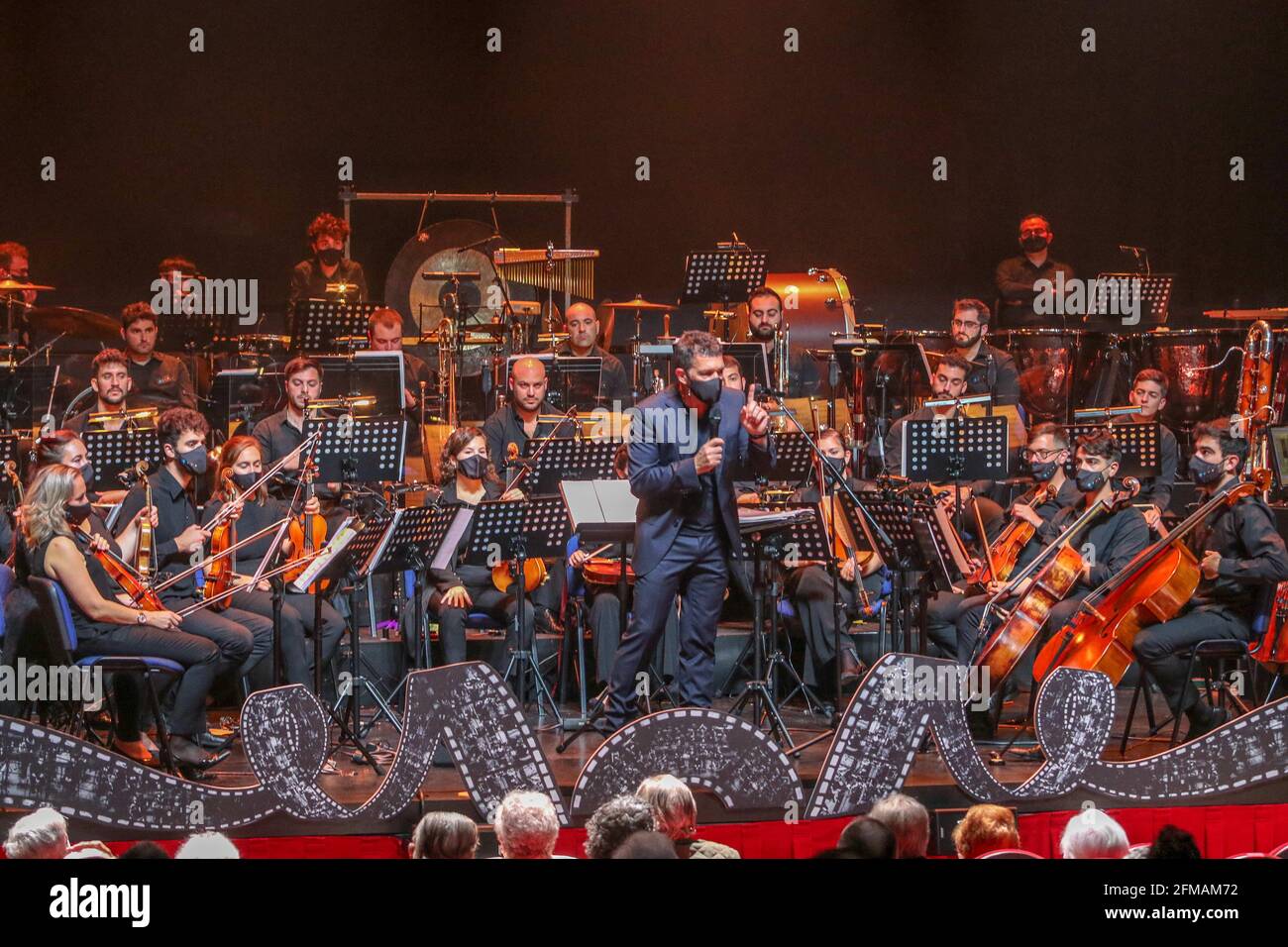 Malaga, Spagna. 07 maggio 2021. L'attore di Malaga Antonio Banderas ha presentato l'atto sociale. Un totale di 350 persone più anziane vaccinate contro il coronavirus ha fatto la loro prima uscita questo venerdì dopo più di un anno di stretto confinamento a causa della pandemia. In particolare, hanno partecipato all'evento 'El Mayor Applause' che si è svolto al Soho Caixabank Theatre di Malaga. Credit: ZUMA Press, Inc./Alamy Live News Foto Stock