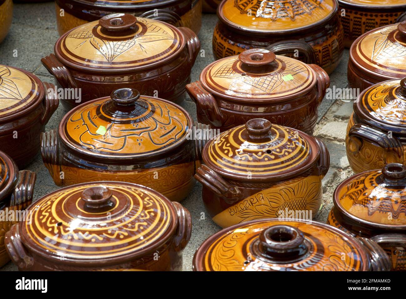 Ceramica in vendita in un mercato a Sofia, Bulgaria Foto Stock